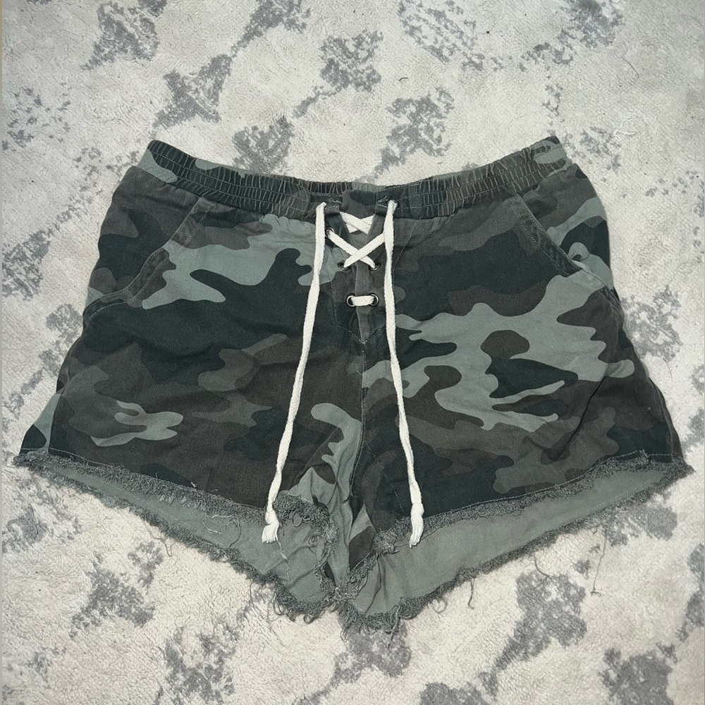 Aeropostale green camouflage shorts